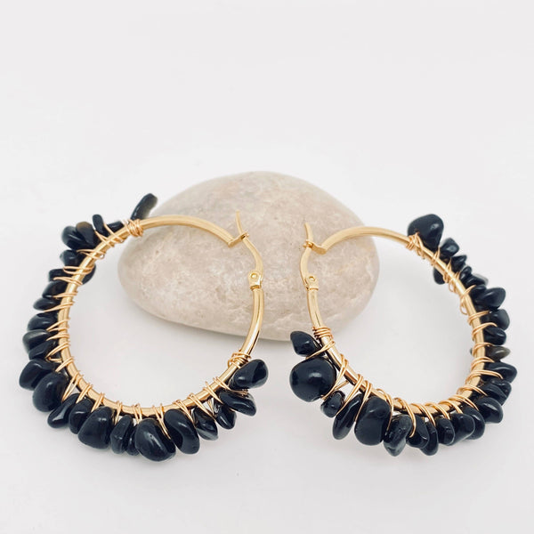 Boucles d’oreilles créoles en acier inoxydable avec gravier naturel faites à la main