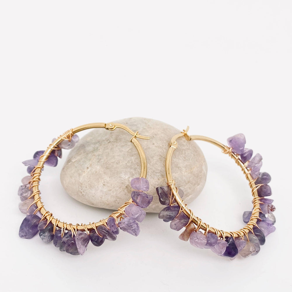 Boucles d’oreilles créoles en acier inoxydable avec gravier naturel faites à la main