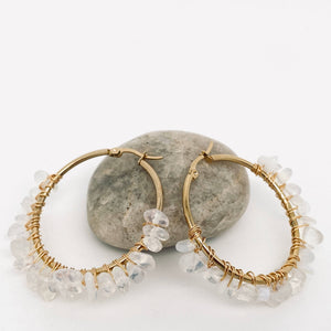 Boucles d’oreilles créoles en acier inoxydable avec gravier naturel faites à la main