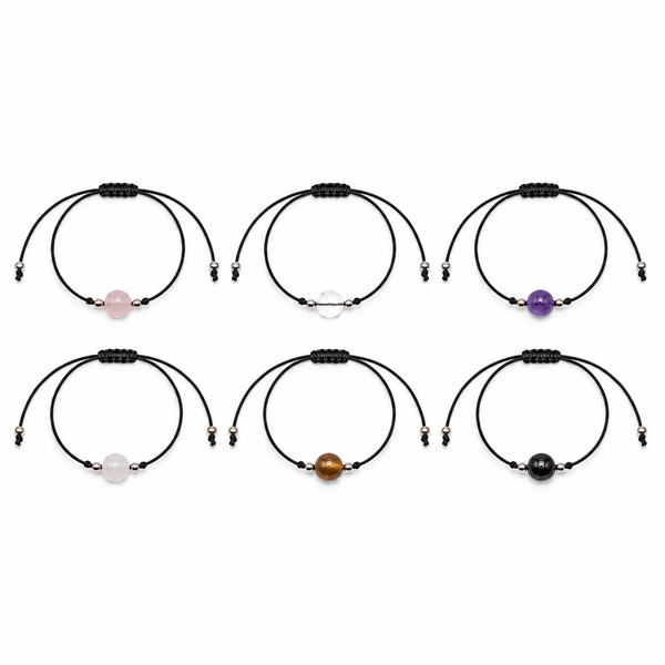 Six modèles de bracelets à cordon noir et perle colorée, présentés sur fond clair