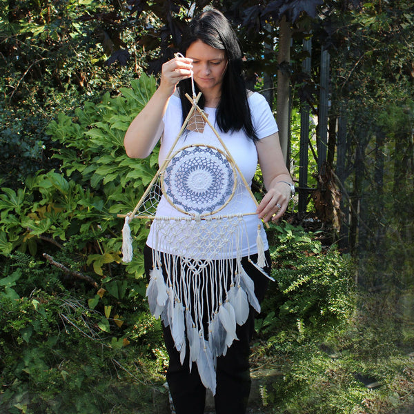 Protection Dream Cather - Lrg Macrame Pyramid White/Grey