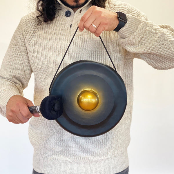 Gong artisanal 25 cm avec support et mailloche – noir