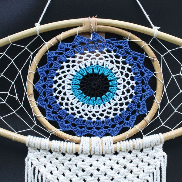 Grand attrape-rêves macramé Œil protecteur – Bleu, blanc et noir